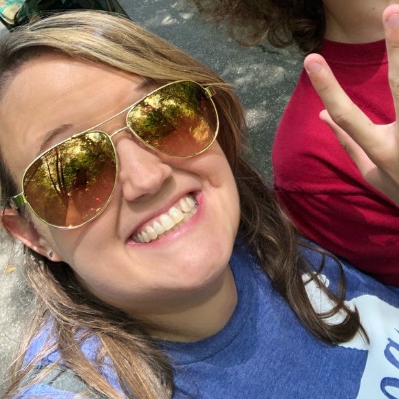 Meet your Posher, Ashley - Picture 1 of 1